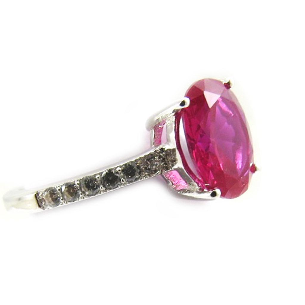 Silberring 'Sissi' silberweißer Rubin (Rhodium) - 8x6 mm