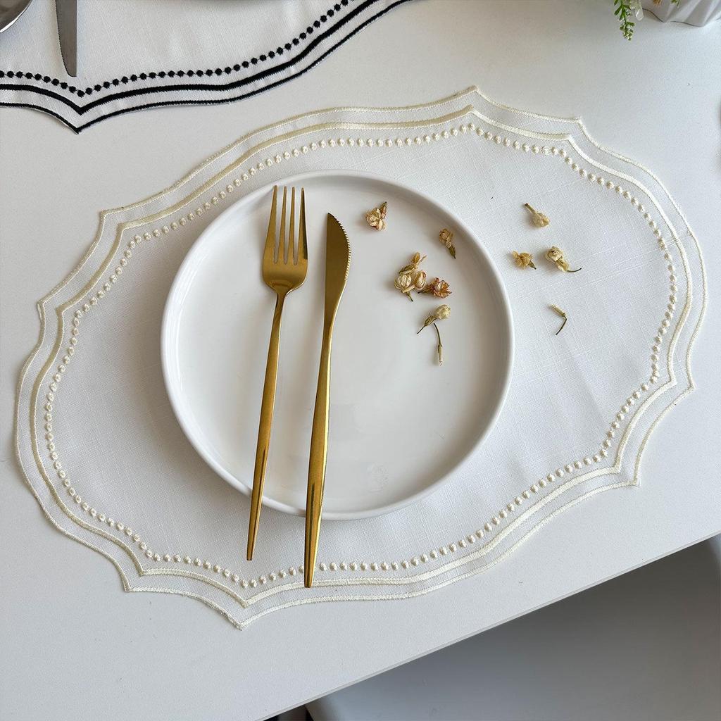 Retro Embroidered Cotton-Linen Placemat: Washable French Lace Decorative Mat