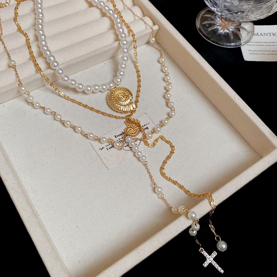 European and American Retro Color Shell Pendant Necklace Niche Collarbone Chain Design Niche Item Decoration