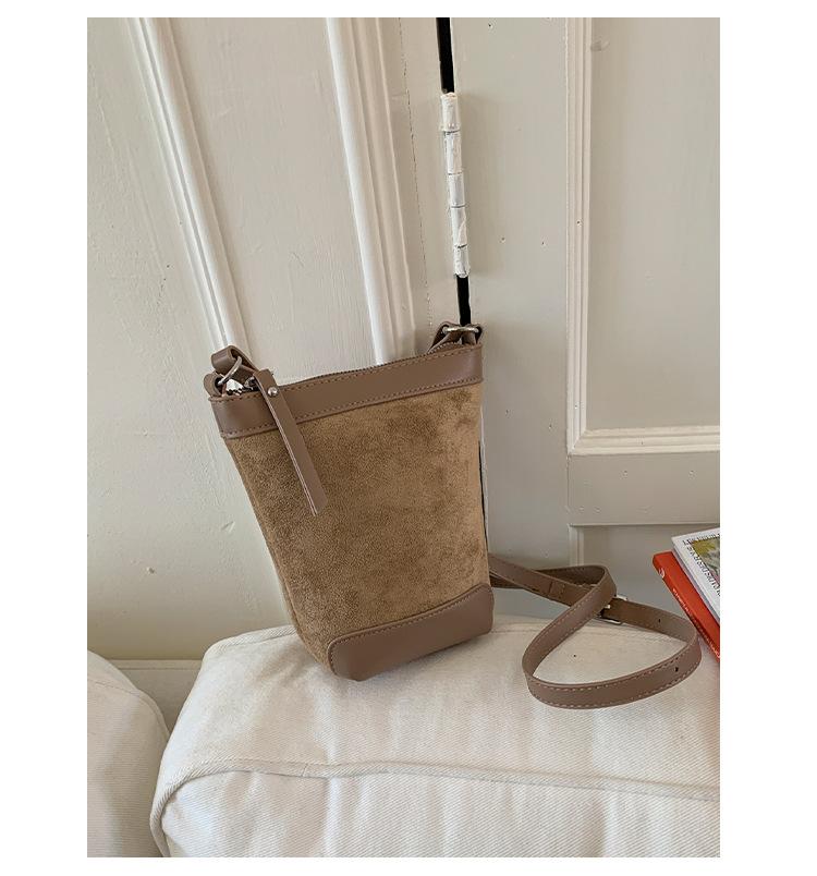 

2025 new retro suede fashion casual versatile daily work commute shoulder messenger bag mobile phone bag хакі