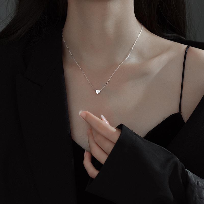 S925 Silver Heart-Shaped Initial Necklace - Korean Style Clavicle Chain with Trendy Peach Heart Design.