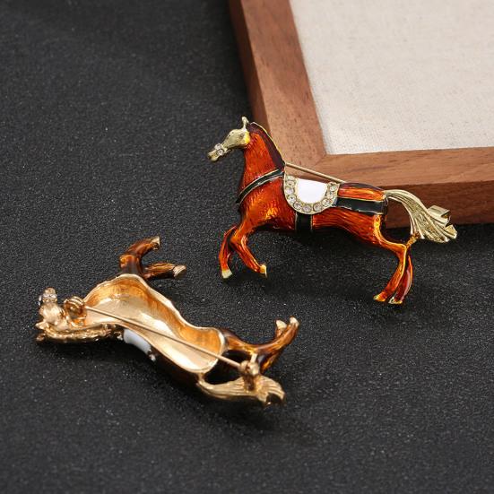 1/2Pcs Vintage Running Horse Brooch Sweater Cardigan Coat Business Suit Animal Lapel Pin Men Women Fashion Jewelry Clothing Accessories
