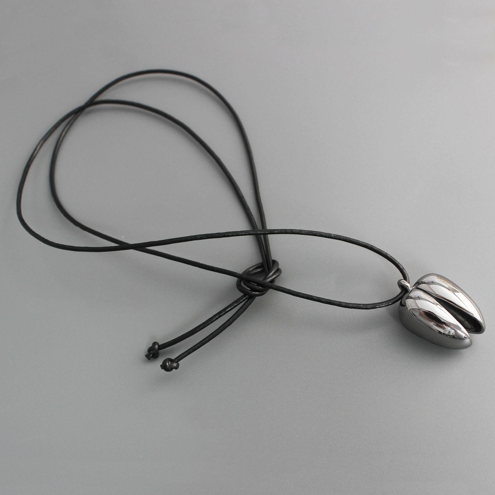 

Anni*25 Pistachio Pod & Black Agate Minimalist Necklace