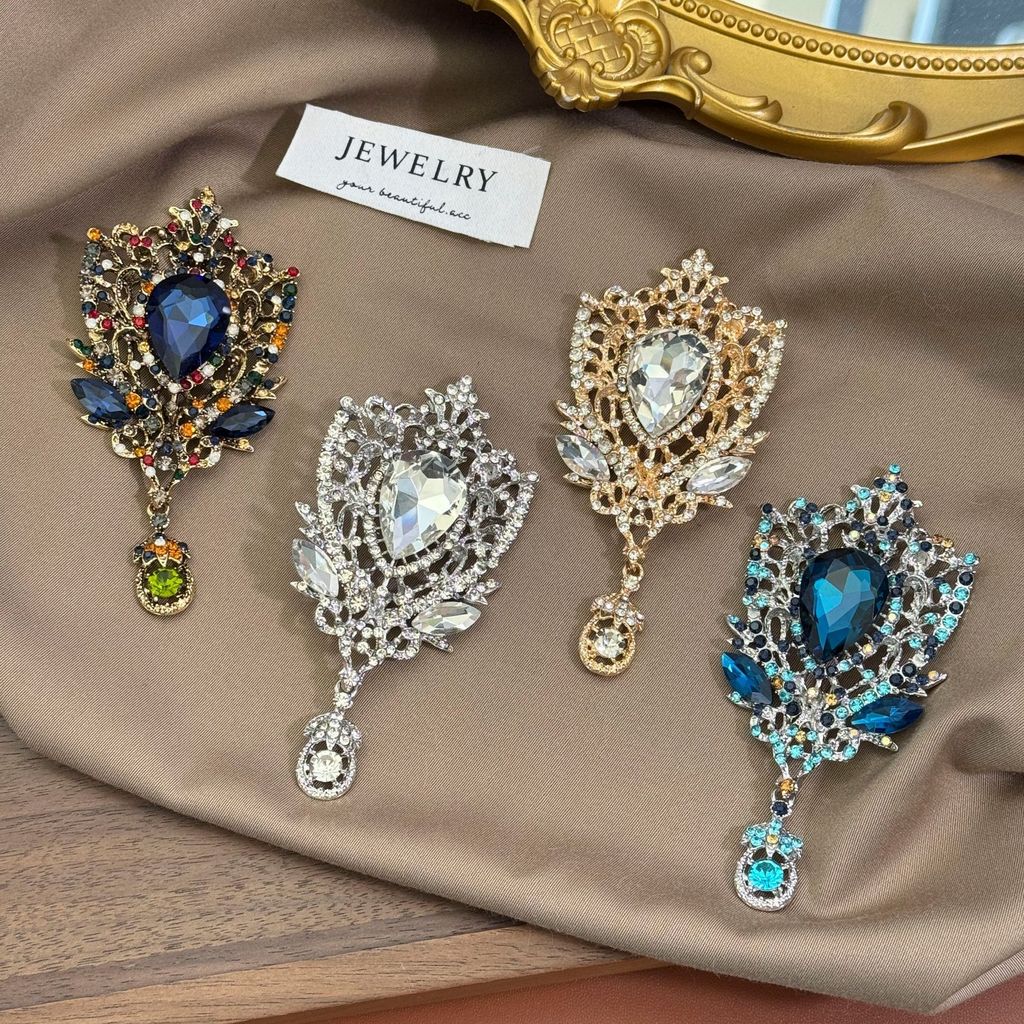 Vintage Crown Water Drop Brooch With Alloy Material For Elegant Festive Wear
