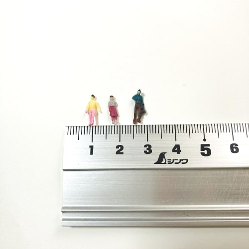 Freell N Gauge 1/150 Miniature Figures, Random Set of 100, for Railway Models, Dioramas, and Diorama Designs, Standing and Sitting Poses, Layouts, and