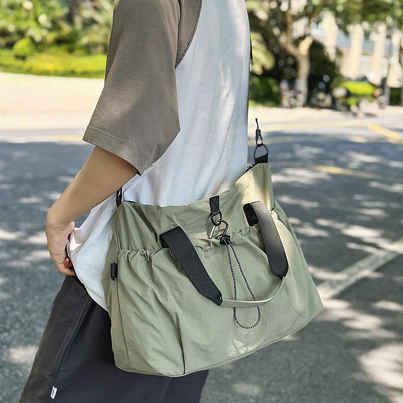 

Large Capacity Nylon Handbag Autumn and Winter New Yoga Fitness Storage Shoulder Bag Men s Bag зелений