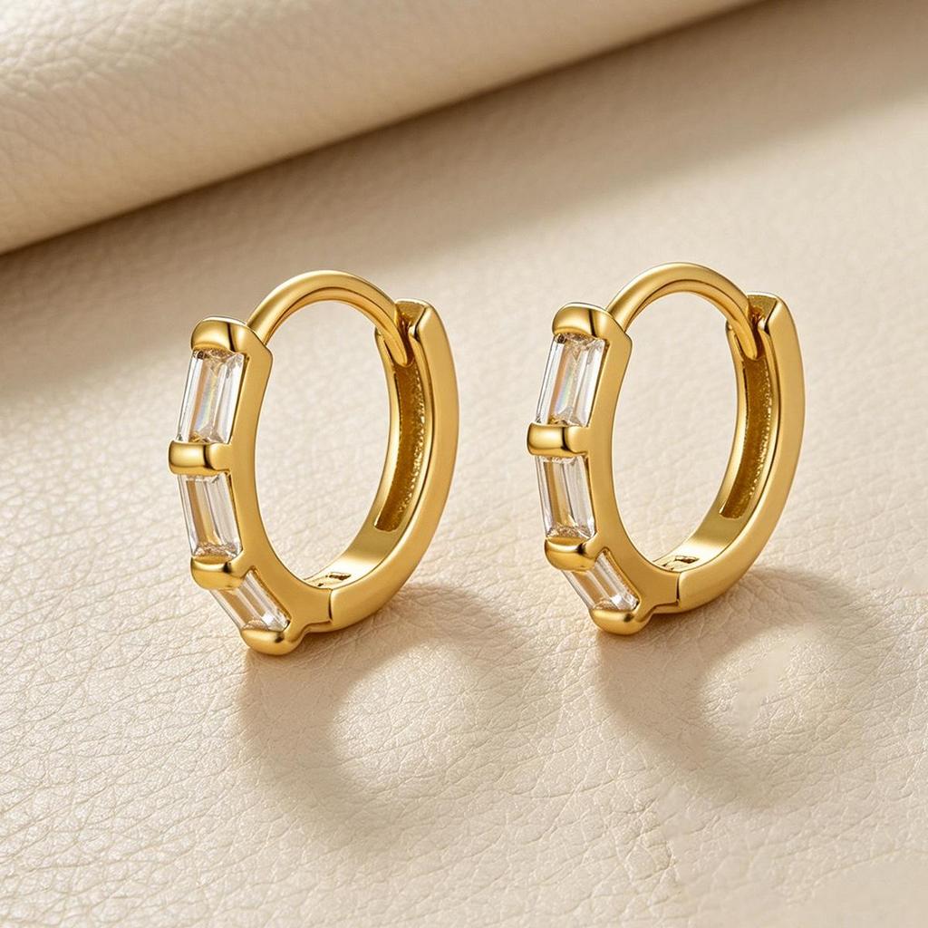European S925 Sterling Silver Zirconia Paved Round Earrings - Simple, Fashionable, and Luxurious Ear Studs.