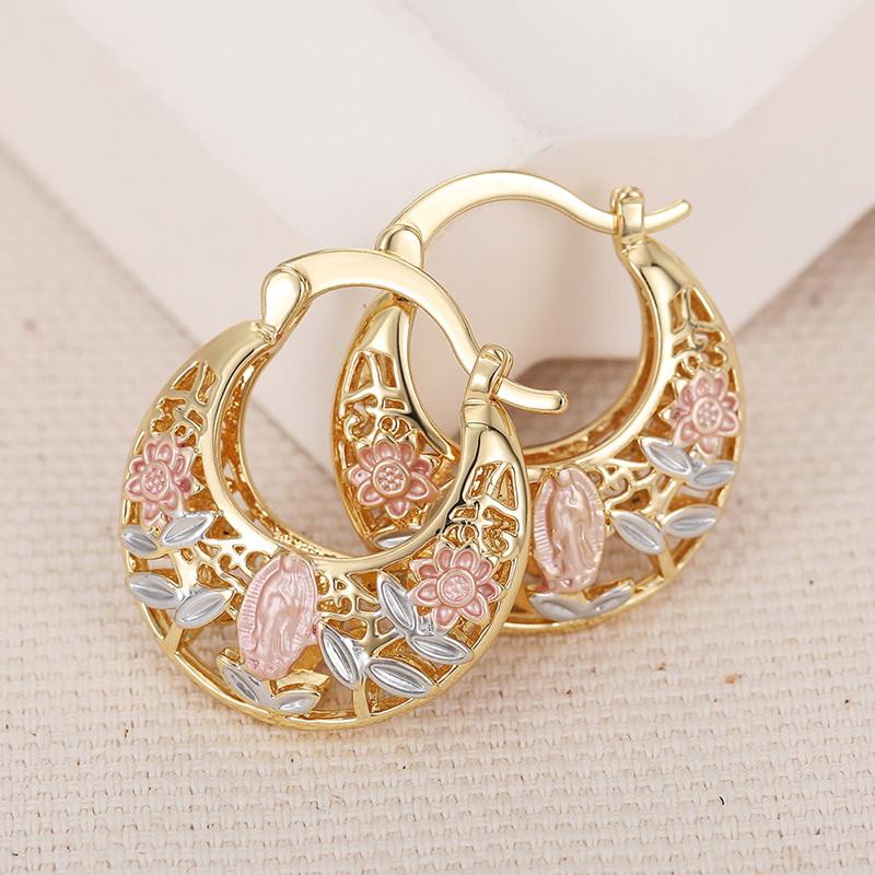 Elegant Carved Hollow Hoop Earrings Exquisite Accessories For Women Jewelry For Holiday Weddings Jewelry Gift Accessories