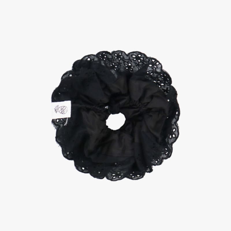 PINK PINEAPPLE PUNCHING LACE SCRUNCHIE_BLACK