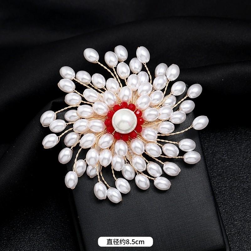 Handmade high-end temperament luxury pearl snowflake brooch women's high-end sense elegant corsage coat pin accessories