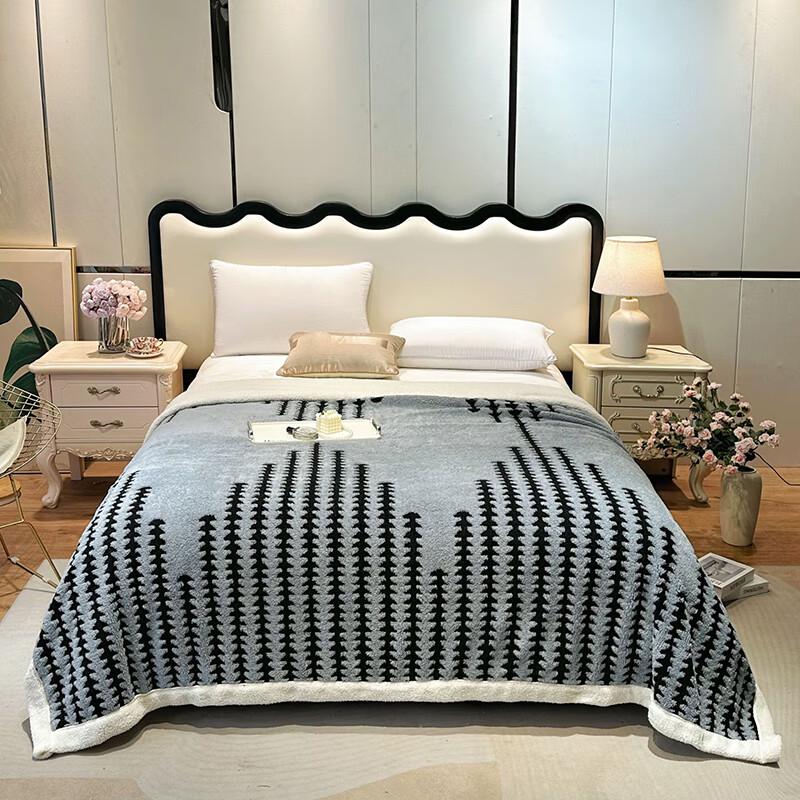 

LISM Double-Layer Sherpa Fleece Throw Blanket