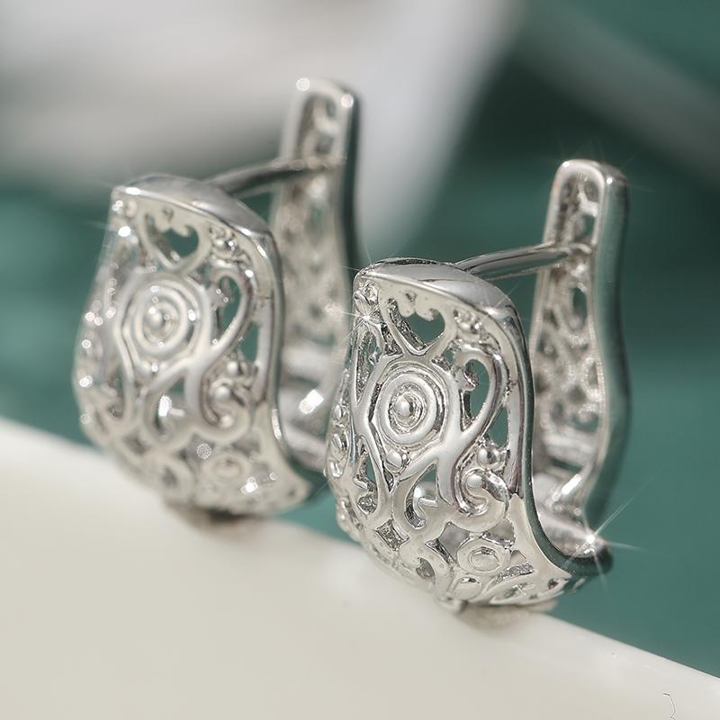 Exquisite gold-silber plattierte handgeschnitzte hohle Creolen für Damen Elegante Hochzeits-Verlobungs-Schmuck-Accessoires Handwerkskunst