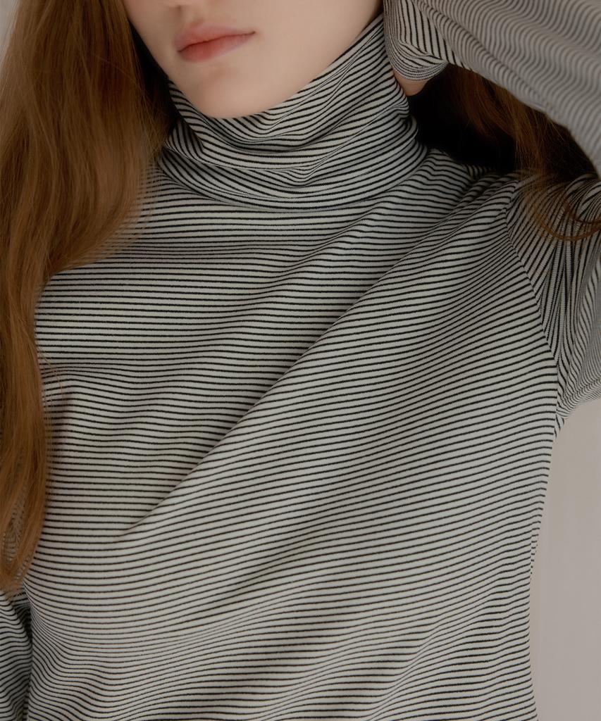 LETTER FROM MOON Striped Two-Way Frill Turtleneck (Ivory)