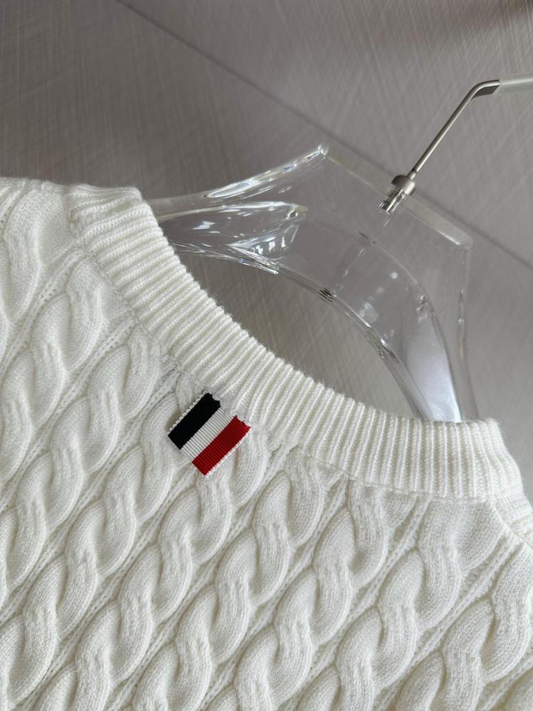 Men's European-Style Cable Knit Sweater with Four-Bar Stripes - Trendy Autumn/Winter Round Neck Pullover