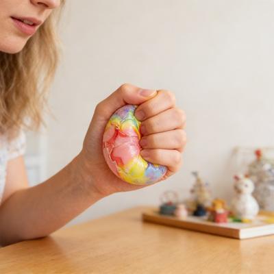 Duhový Crunch míček Mačkací hračka Barevná TPR Fidget hračka s pomalu se vracející texturou a ASMR praskavým zvukem Přenosný gadget na odbourání stresu pro děti i dospělé