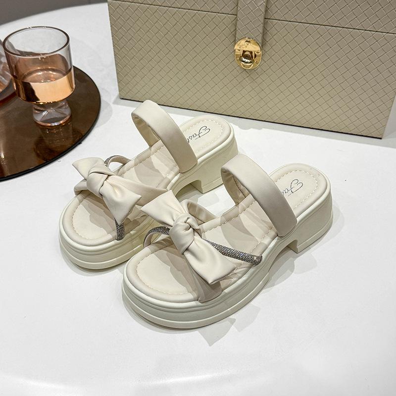 

Крутые тапочки женские лето 2025 платформа новые большой размер с юбкой жемчужный бант пляжная обувь 40 бежевый