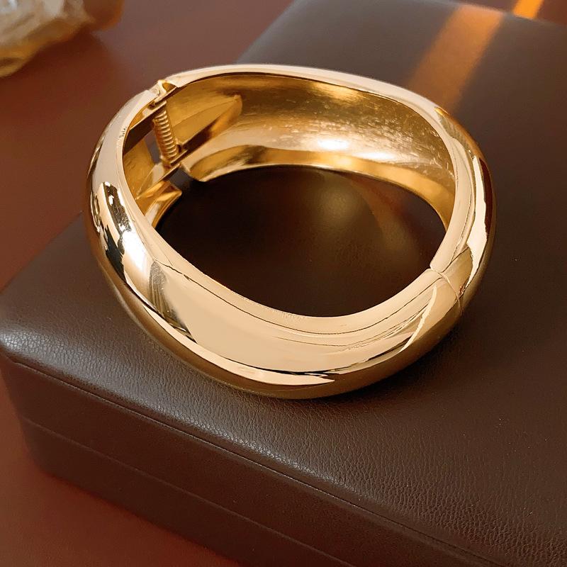 Asymmetrical Wide Face Statement Bangle: Elegant European & American Bracelet for Fashion-Forward Style
