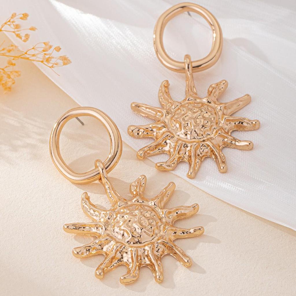 European & American Vintage Star Sunflower Earrings: Trendy French Statement Jewelry for Women