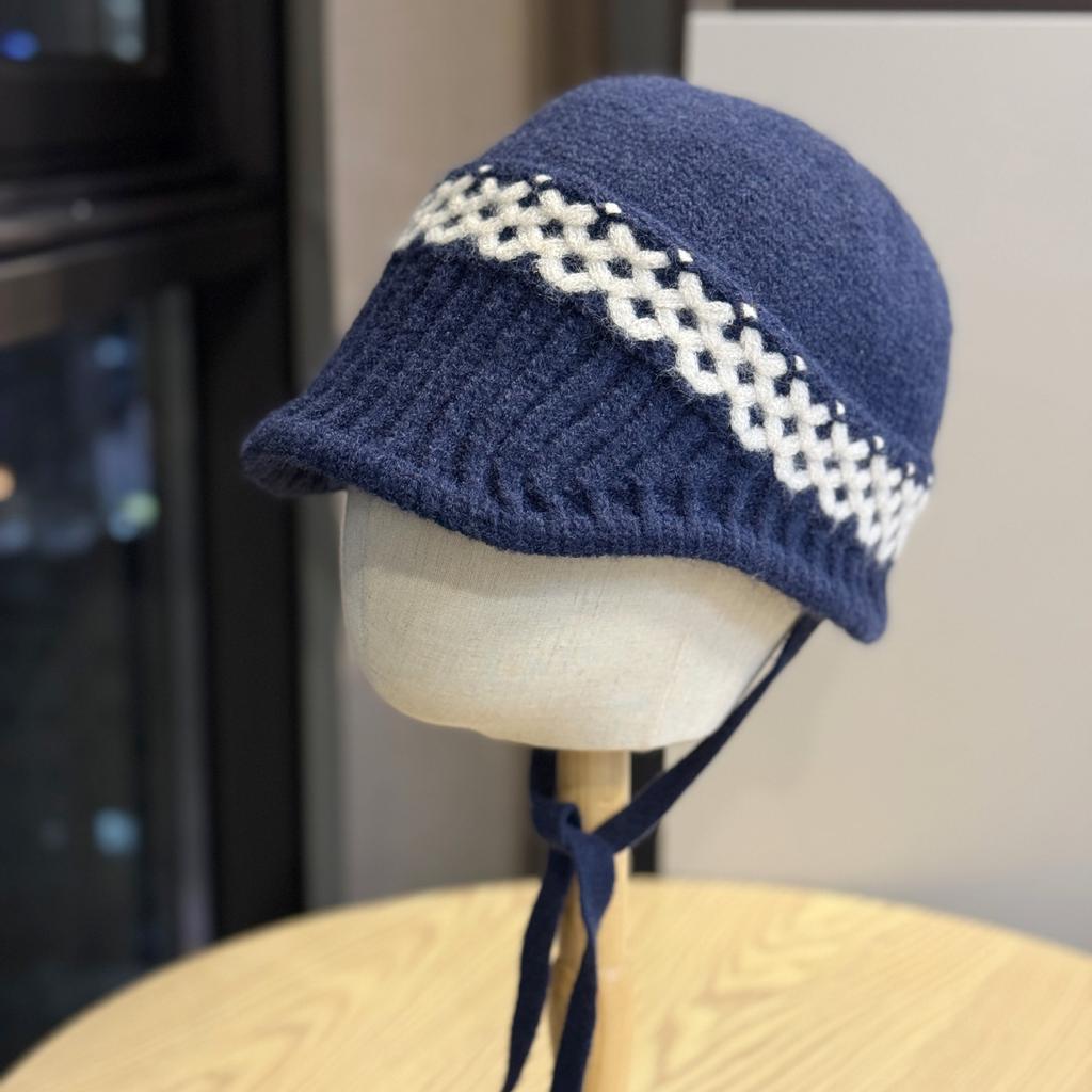 New Autumn and Winter Niche Short Ear Protecting Woolen Hat for Women To Keep Warm and Slim Personalized Lanyard Knitted Hat Lei Feng Hat