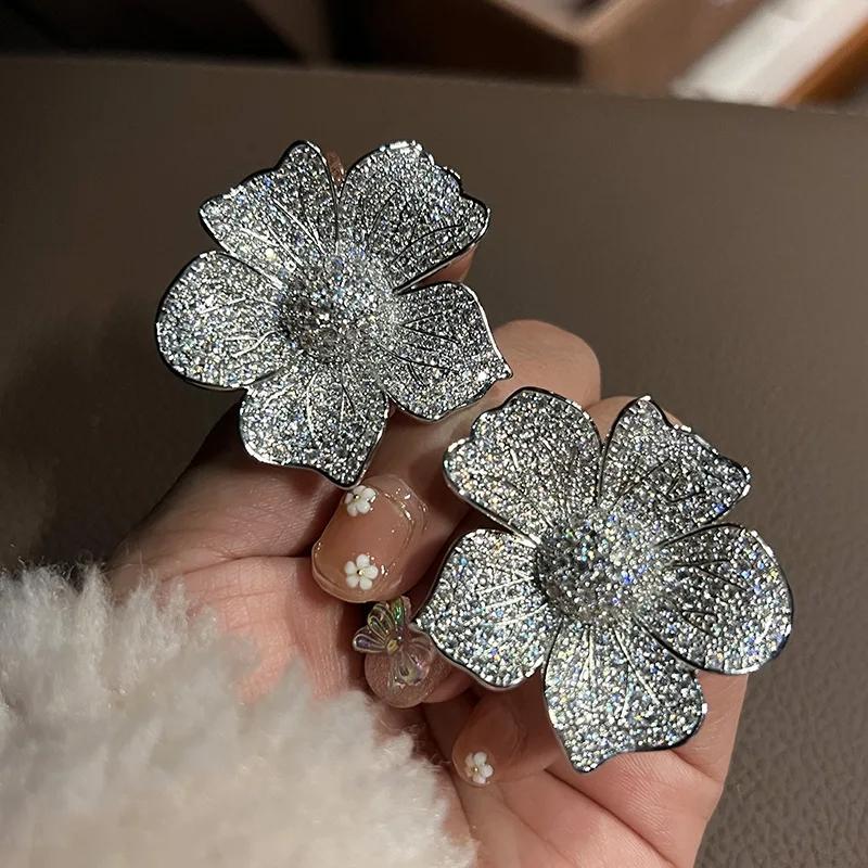 Exaggerated Inlaid Zircon Bright Exquisite Large Flower Earrings for Ladies Elegant Fashion Luxury Zircon Banquet Accessories
