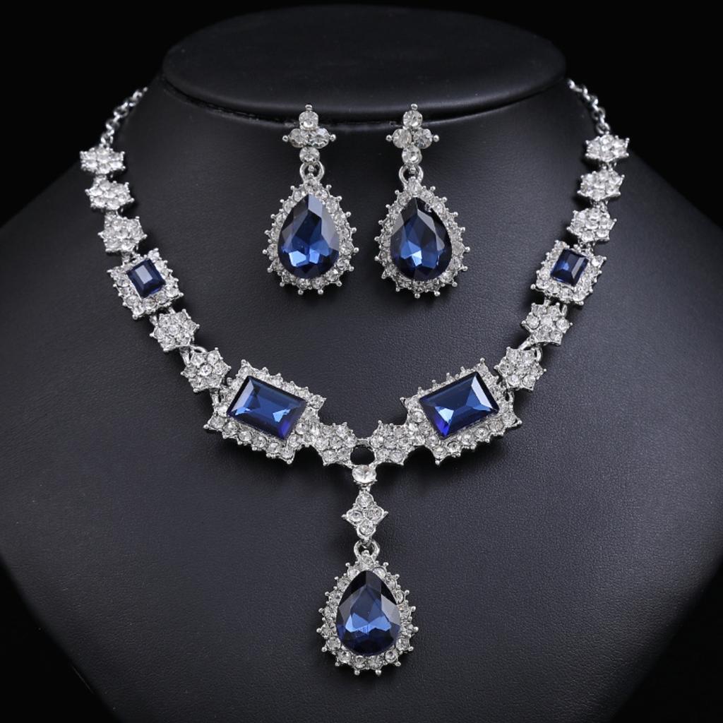 3 Pieces of Women's Zircon Water Drop Earrings with Necklace Zircon Set for Weddings, Banquets, Parties, and Holiday Gifts