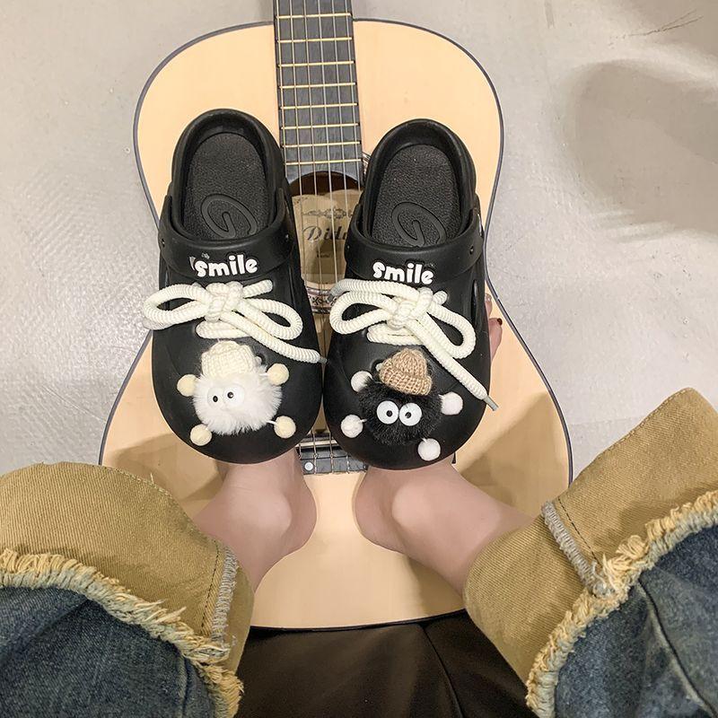 Fashion Versatile Casual Women's Slippers 2025 Summer New Beach Stepping On Shit Feeling Wear Hole Shoes Women's Summer Wear