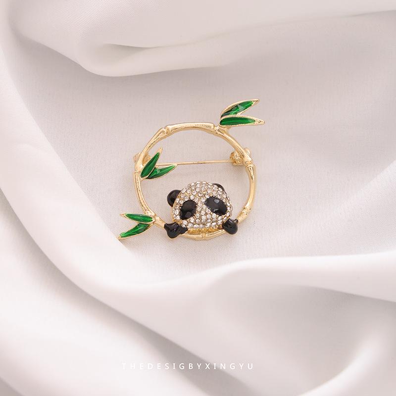 Broche Elegante de Pérola Dourada e Espiga de Trigo: Acessório Versátil e de Alta Qualidade para Mulheres