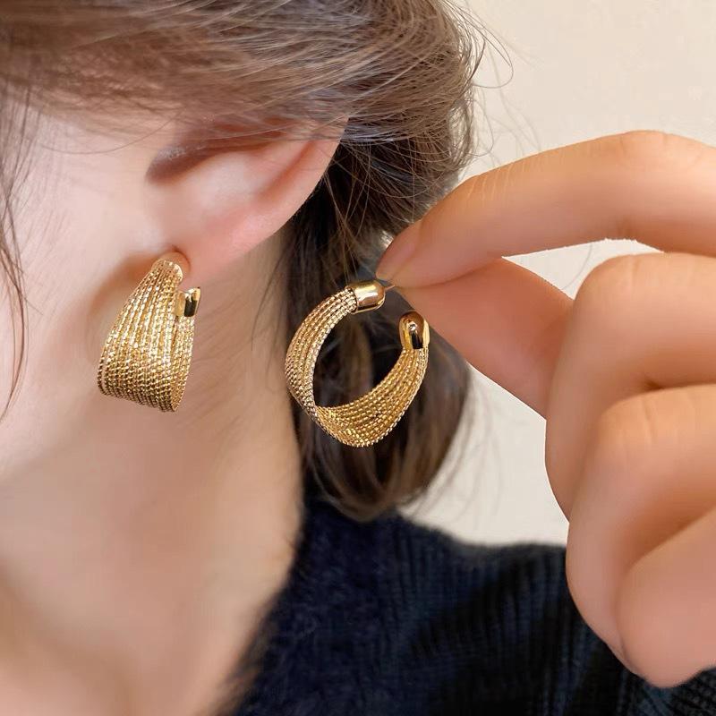 Punk Vintage Glatte Metall Creolen für Frauen Übertrieben Gold Farbe Geometrische C Form Kreis Ohrringe Weiblichen Trendy Schmuck Geschenke Neue