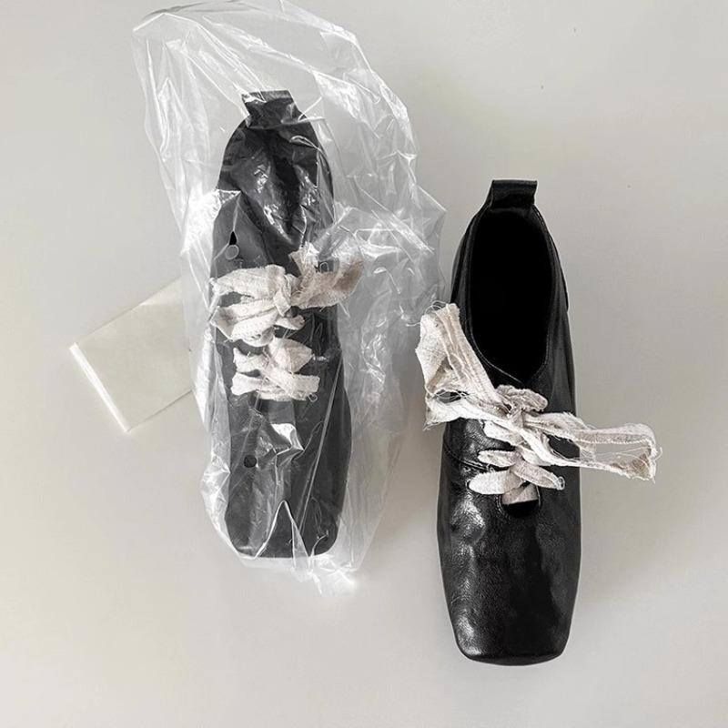 Retro Square-toed Leather Shoes with A Thick Front Tie Are Versatile and Suitable for Women