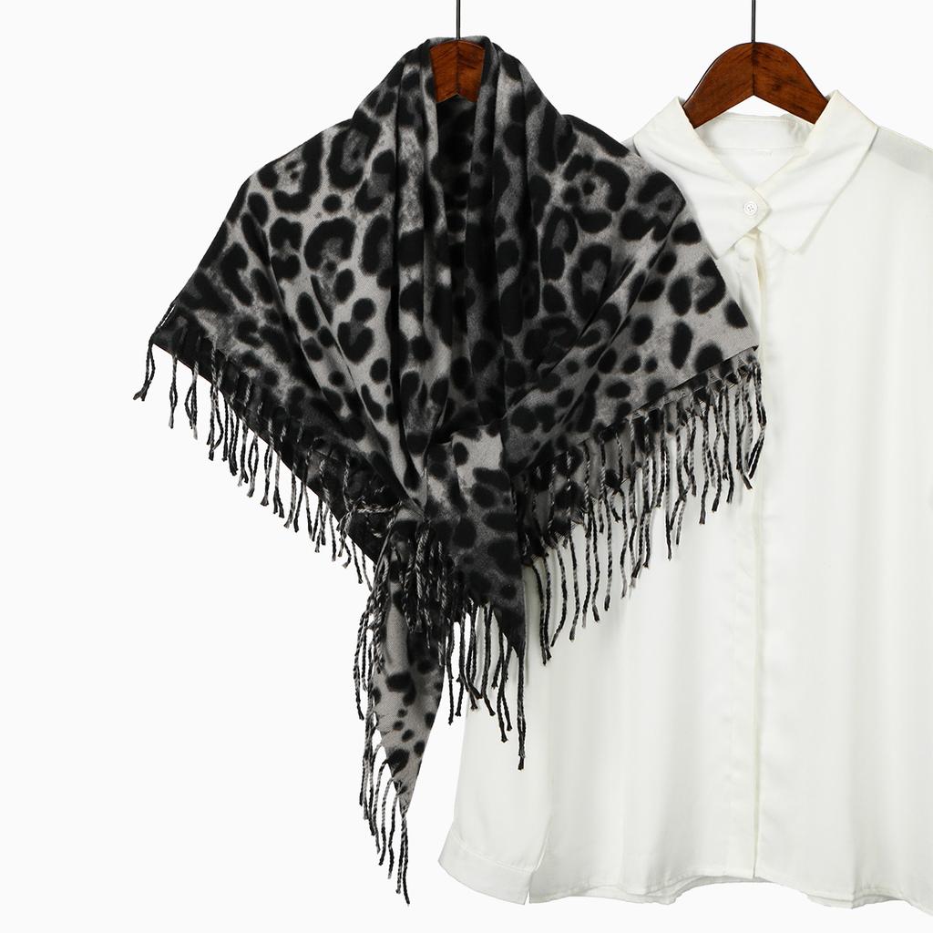 Leopardenmuster Fransen Quadratisches Tuch Imitation Kaschmir Schals Damen Herbst Winter Schals Damen Elegante Wickeltücher Mulffer 100*100cm