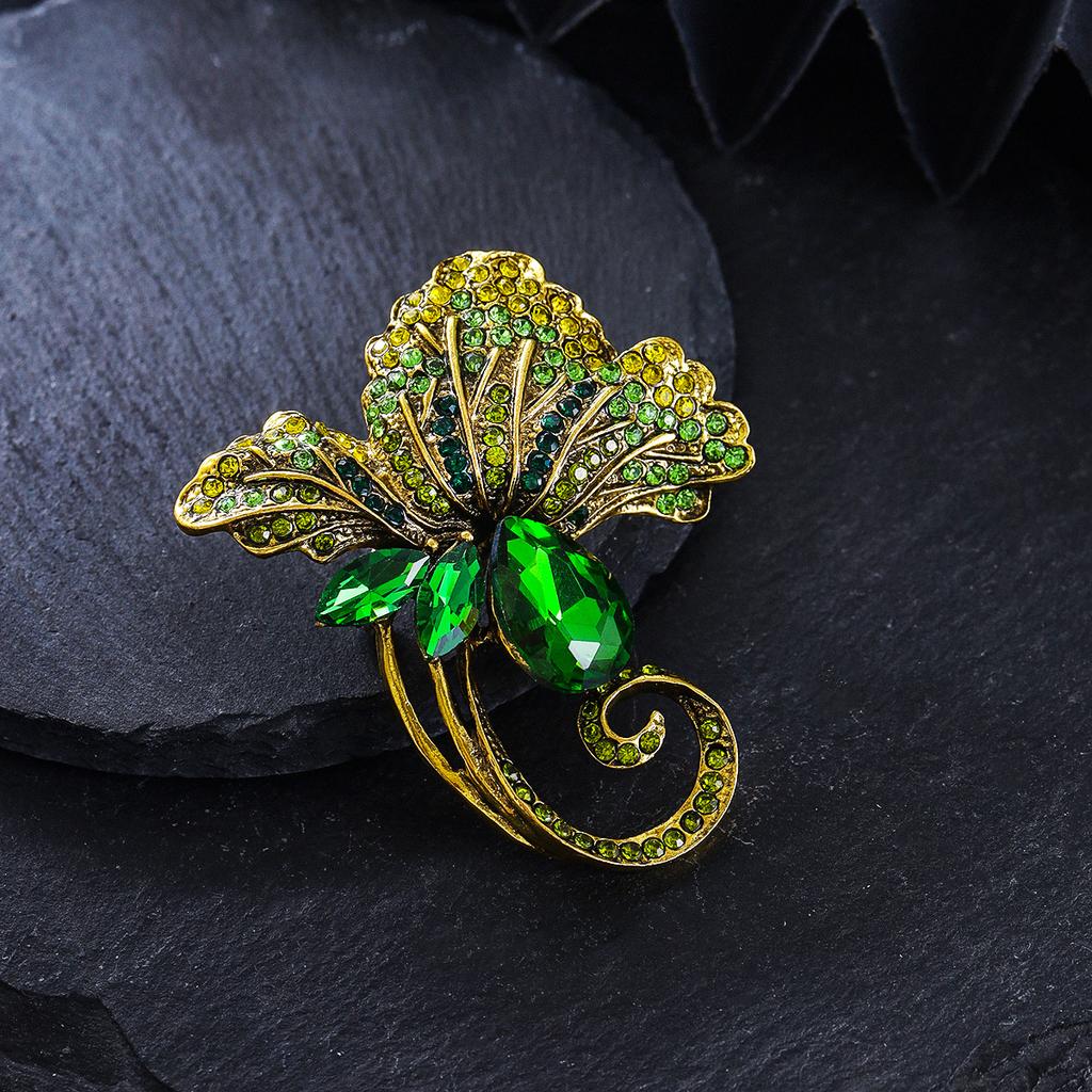 Retro Exquisite Fashion Flower Brooch Temperament Versatile High-end Clothing Accessories Pin Anti-light Dress Accessories