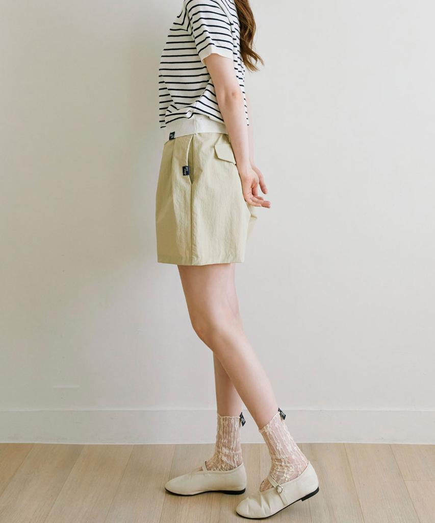 SLOWLOLLI Pintuck Short Pants - Beige