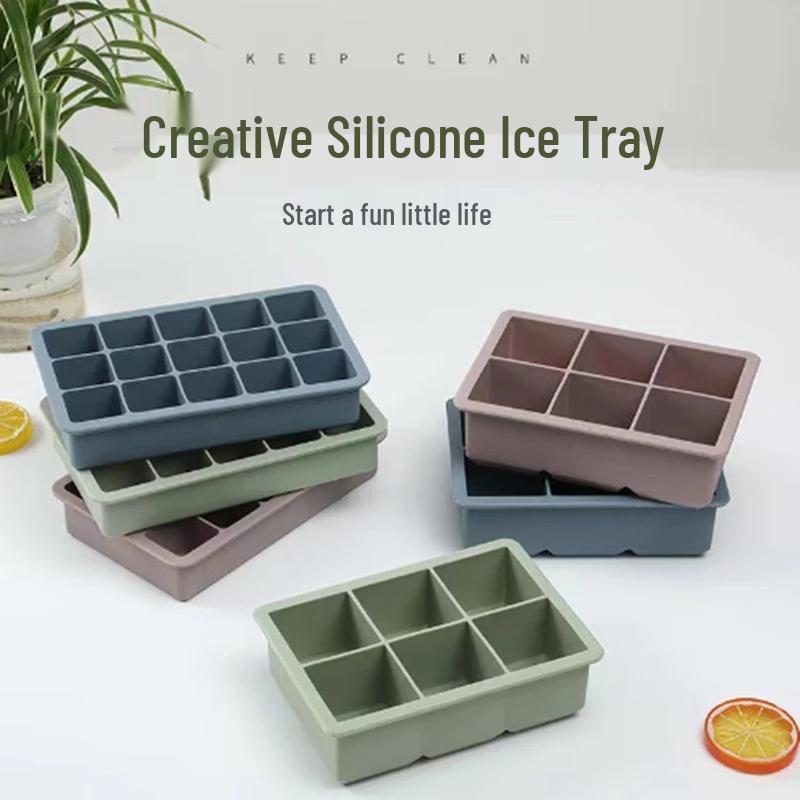 

Changbaosen Silicone Ice Cube Tray 4 Square Cubes