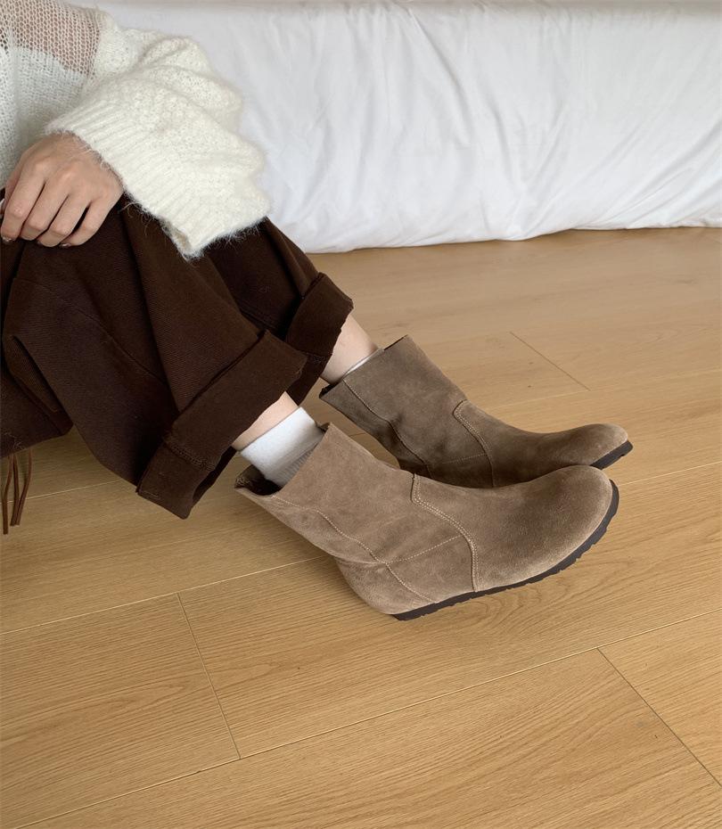 

Retro literary and artistic low-heeled short boots women s 2025 autumn and winter new Korean version versatile round head thin sleeve Martin boots 40 хаки