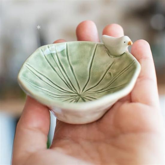 Bain d'oiseaux extérieur Bain d'oiseaux en résine avec ornement d'oiseau Décoration de bol d'arrosage et de nourriture pour oiseaux pour jardin extérieur Cour Patio