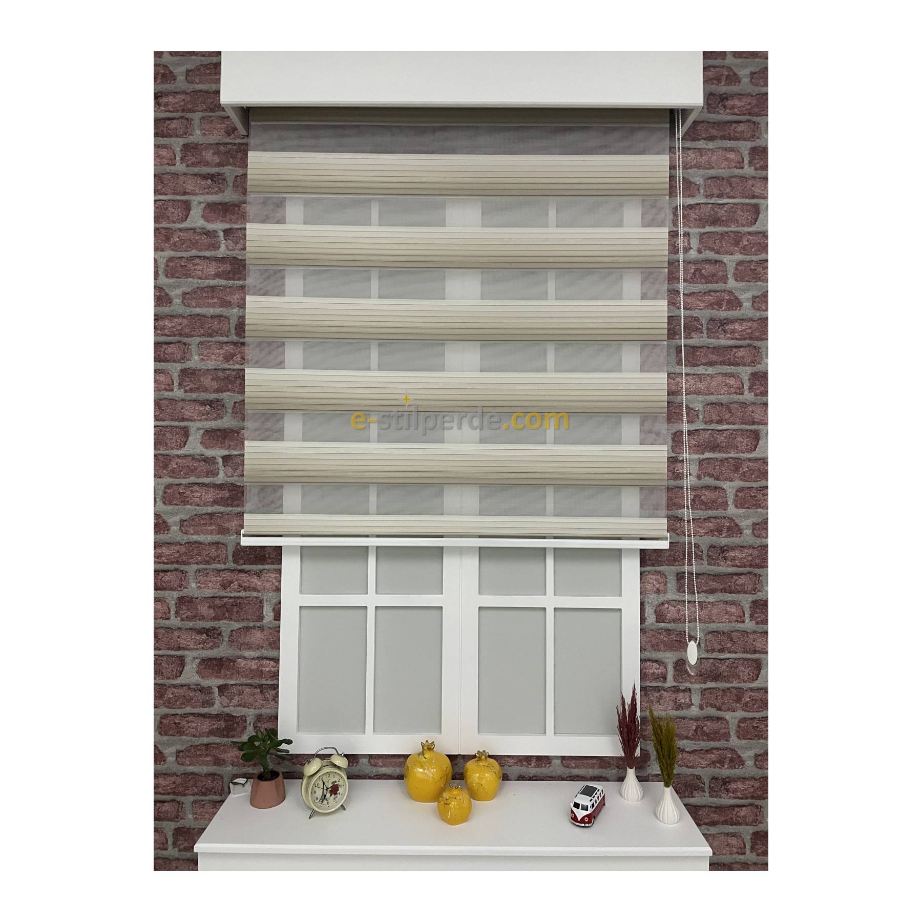 

Рулонные шторы для окон Zebra Curtain Light Brown Transition (без юбки)