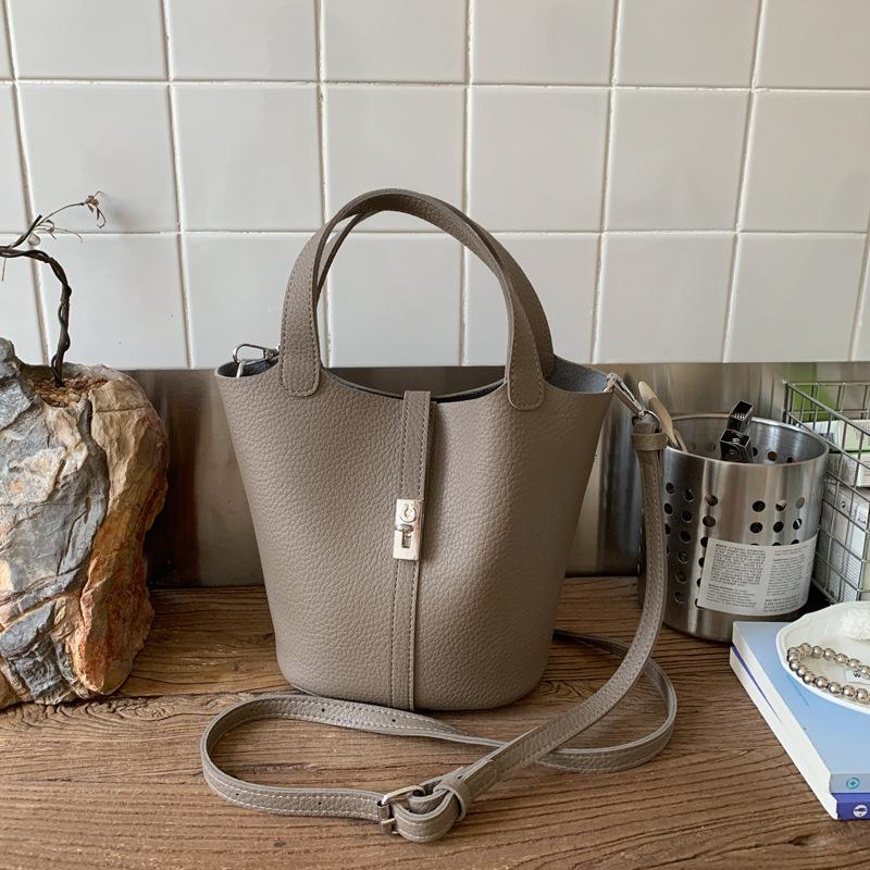 This Year's Popular Small Bags for Women's Autumn and Winter 2025 New Children and Mothers Shoulder Messenger Bags Retro Portable Bucket Bags