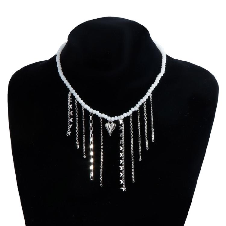 Charm Elegant Necklace with Tassels Moon and Love Heart Versatile Fashion Jewelry Accessory for Trendy Women Ladies