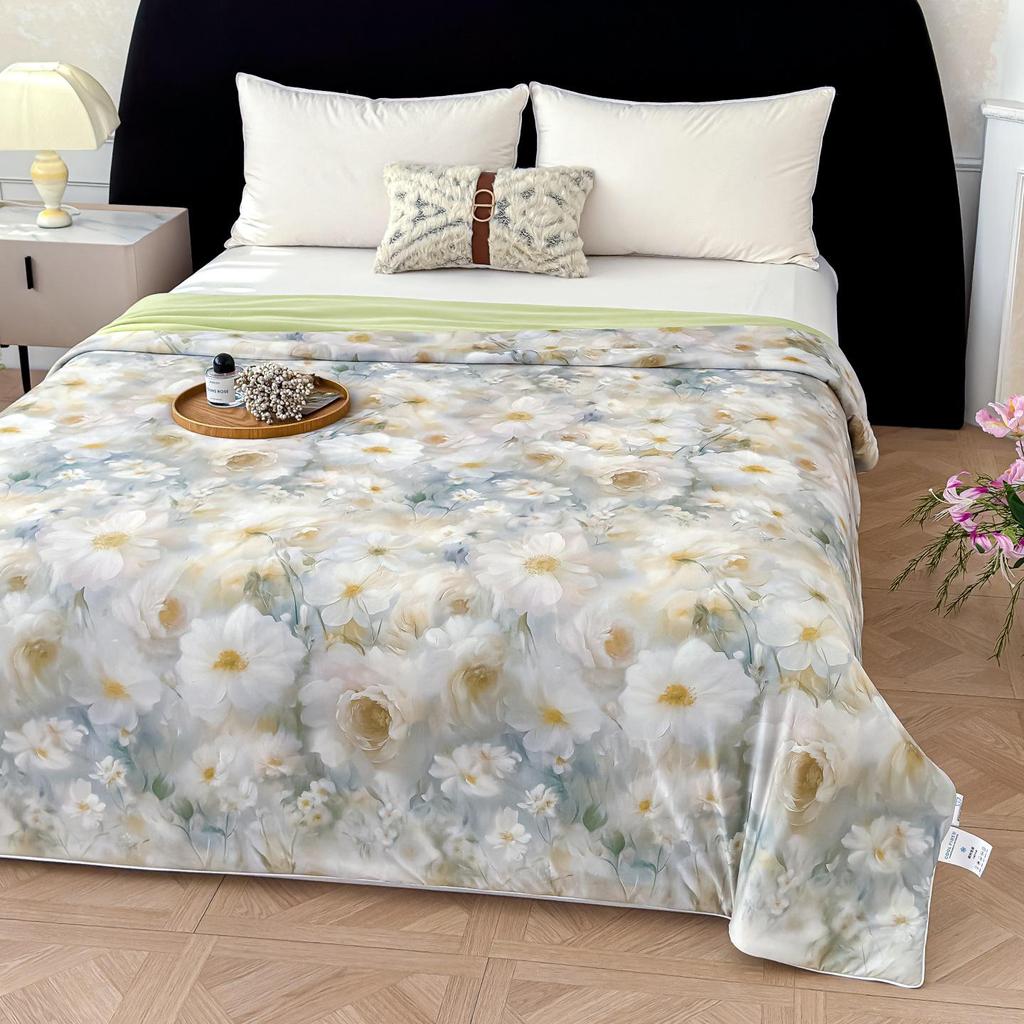 Cool Silk Summer Quilt: Lightweight, Breathable, Ideal for Home or Dorm Use