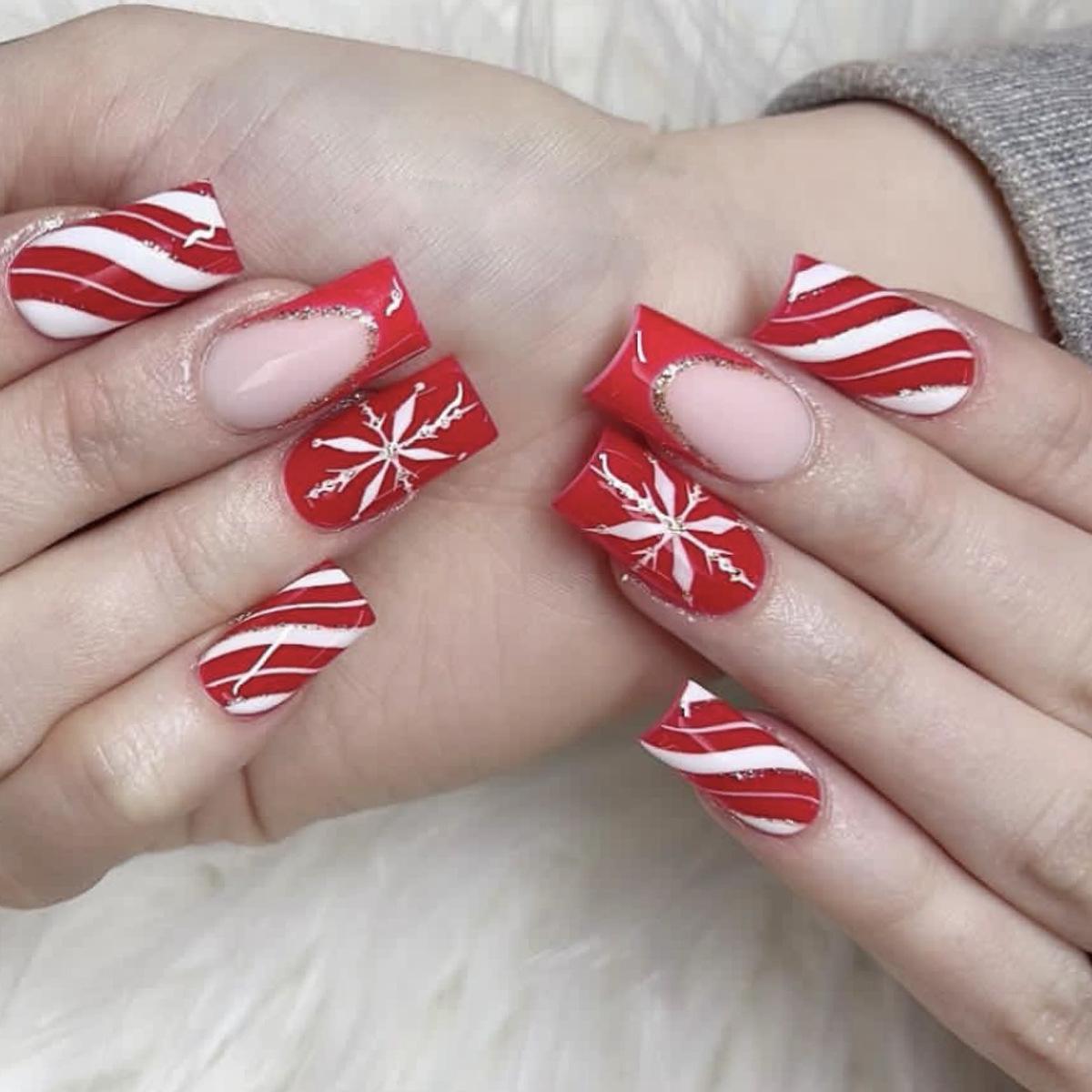 

Red & White Glitter Snowflake Press-on Nails - Medium Rectangular French Tips