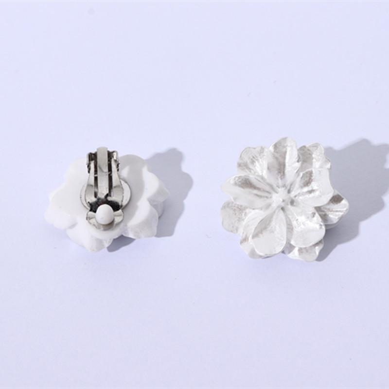 Sweet Golden Floral Pearl Ear Clips For Women No Piercing Needed Elegant Evening Party Fashion Jewelry Accessories