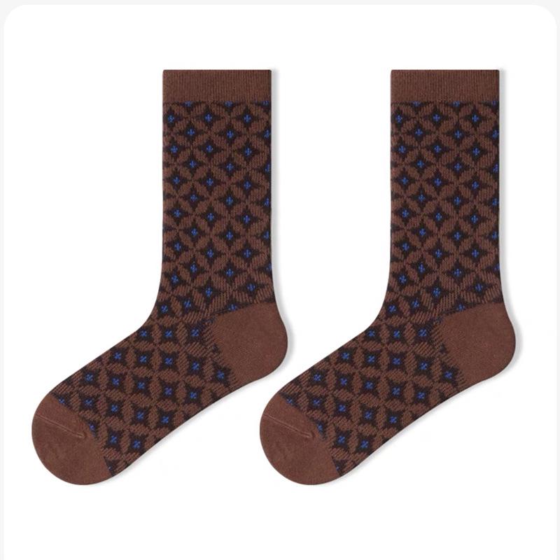 Double Needle Retro Japanese Houndstooth Women's Mid-Tube Socks – Breathable, Sweat-Absorbent, Trendy