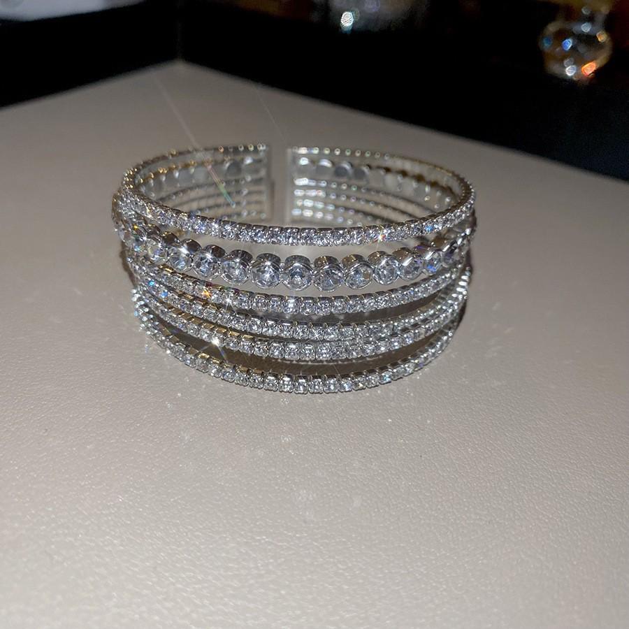 Zarif Çok Katmanlı İnci ve Rhinestone Esnek Bileklik: Zarif Üst Düzey Moda Takıları