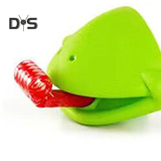 2/4 Sets Sticking-Out Tongue Frog Face Guard Toy Licking Animal Chameleon Lizard Tongue Game 2/4 Players Board Game Toddler Boys Girls Gift