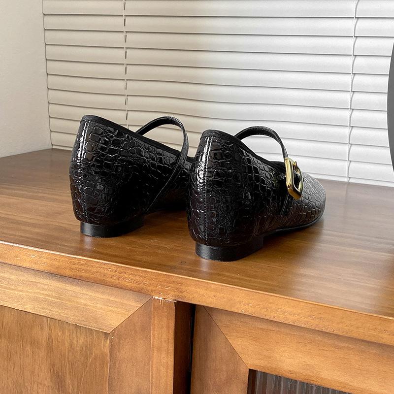 

Evening shallow single shoes women s new soft sole inner height increase belt buckle Mary Jane 39