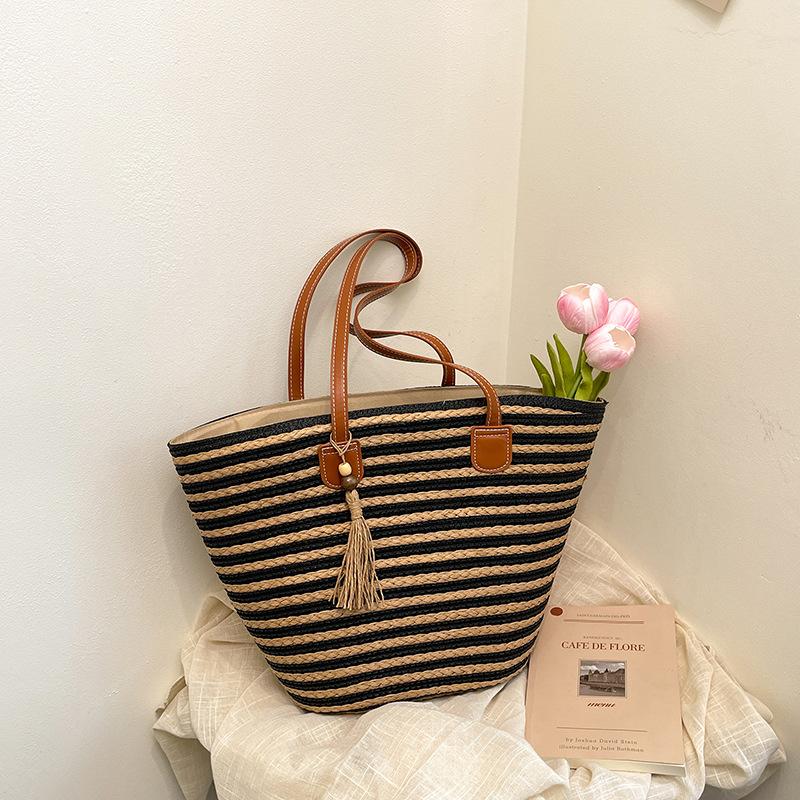 French Straw Bag Women's 2025 Summer New Versatile Striped Woven Shoulder Bag Seaside Vacation Beach Tote Bag