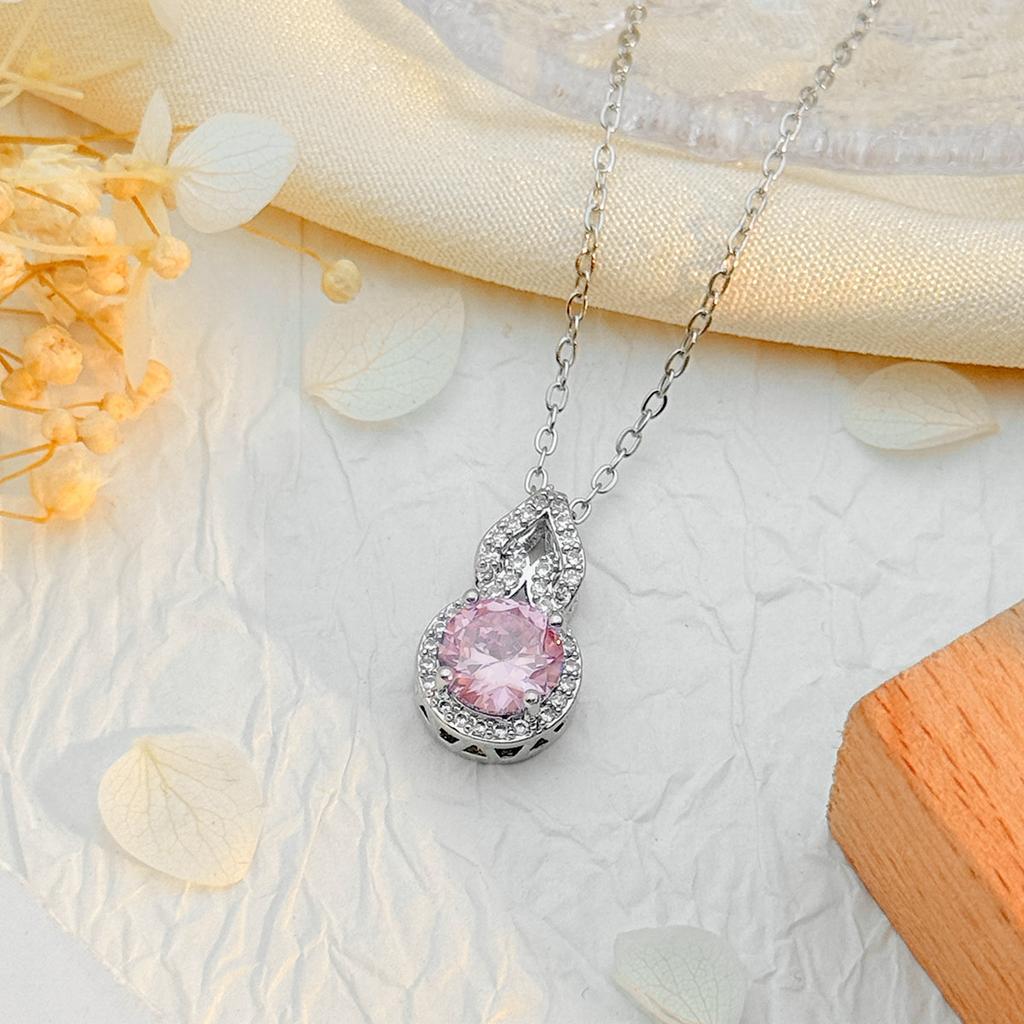 New Color Version of The Lucky Lotus Charm Necklace As A Decorative Accessory for Women in Light Luxury Style, Collar Chain