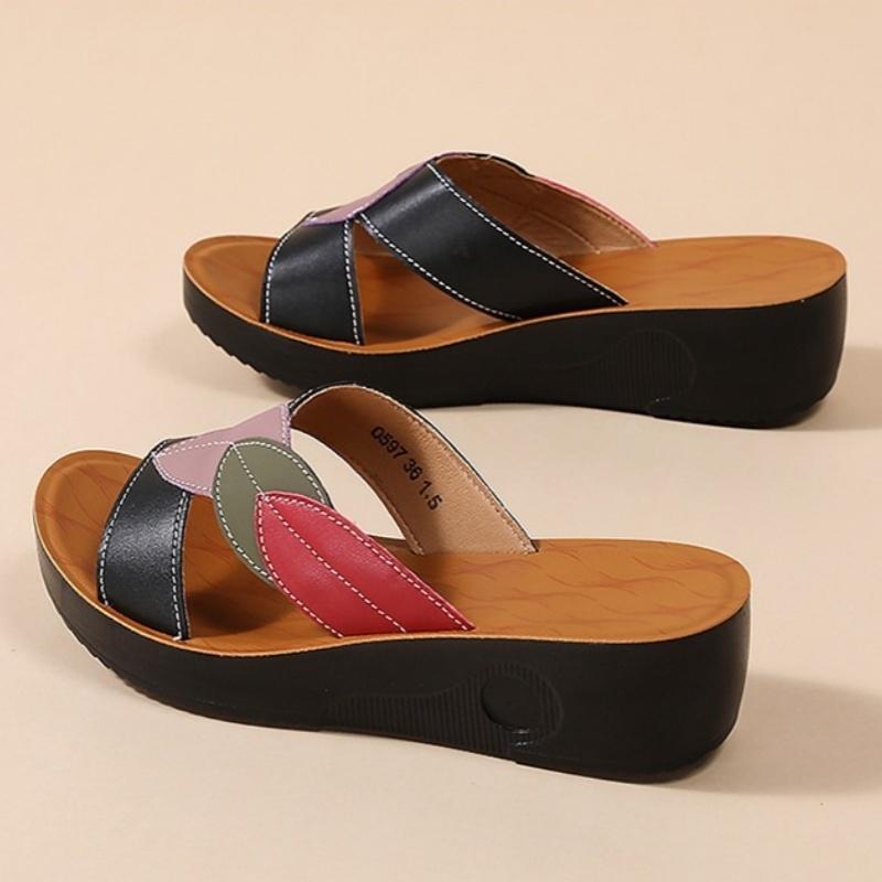 Women's Summer Outerwear Mid-aged Mother's Shoes with Anti-slip Soft Soles Suitable for Middle-aged and Elderly People As Cool Slippers