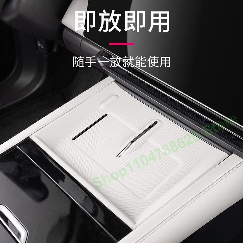 For Lynk & Co 08 2026 Car Wireless Charging Silicone Pad Original Car Color Central Control Door Slot Pad Practical
