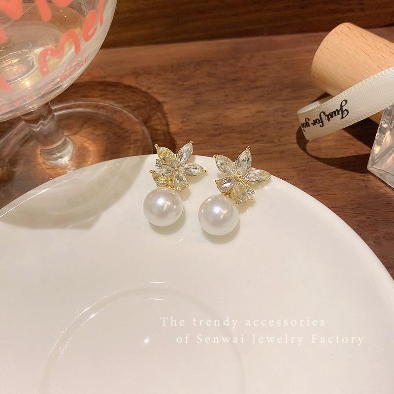 Gentle Temperament Pearl Flower Earrings Women's Retro Personality Flash Diamond Stud Earrings Popular Earrings